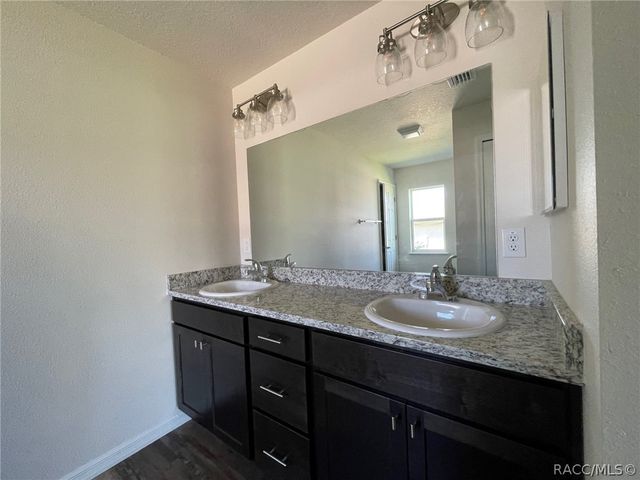 679 W Walkertown Drive, Dunnellon, FL 34434