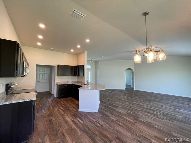 679 W Walkertown Drive, Dunnellon, FL 34434