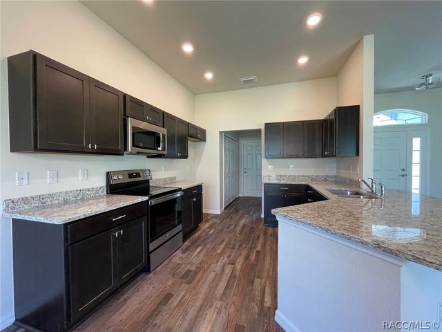 679 W Walkertown Drive, Dunnellon, FL 34434