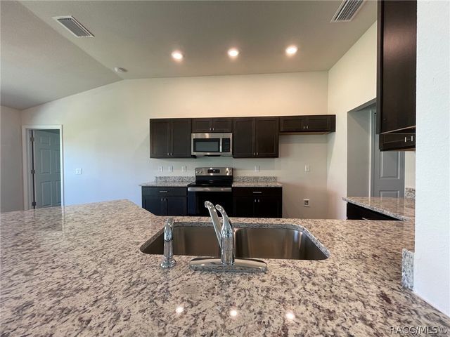 679 W Walkertown Drive, Dunnellon, FL 34434