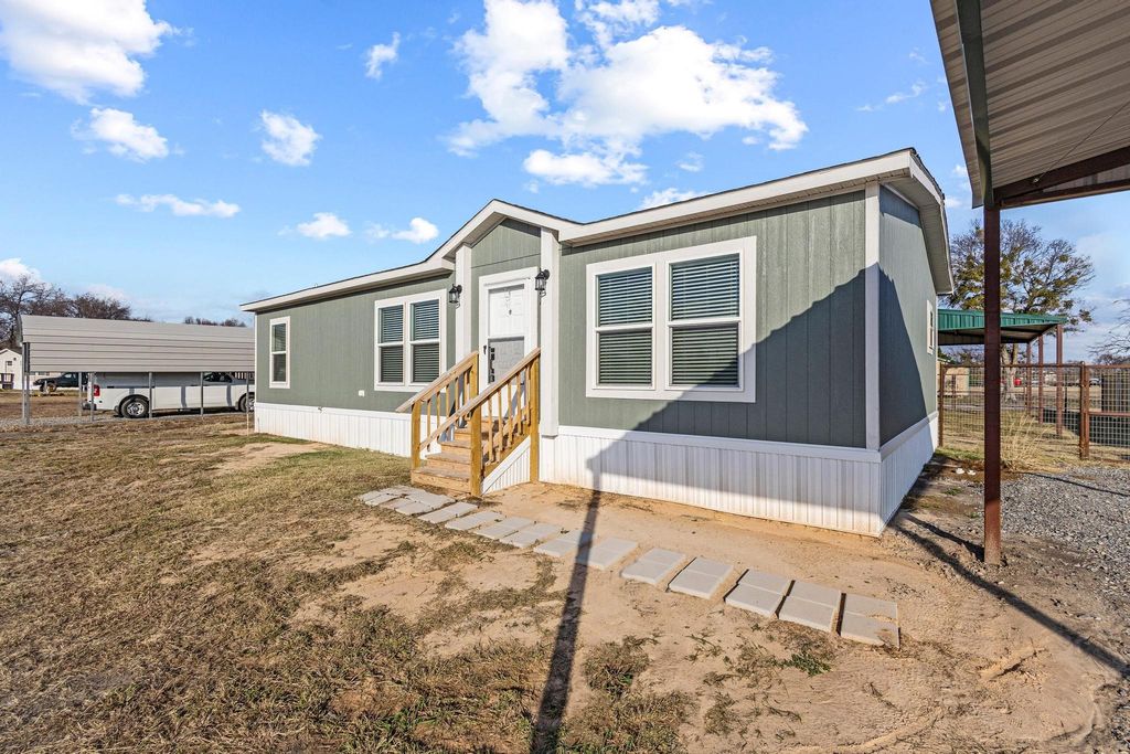 124 Porter Circle, Savoy, TX 75479