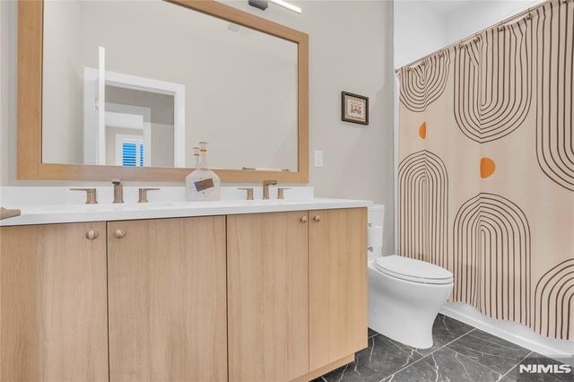 15 Linder Court, Middletown, NJ 07748