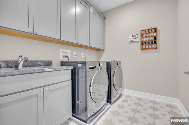 15 Linder Court, Middletown, NJ 07748