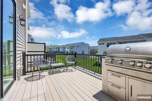 15 Linder Court, Middletown, NJ 07748