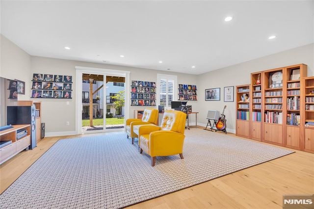 15 Linder Court, Middletown, NJ 07748