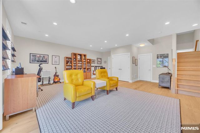 15 Linder Court, Middletown, NJ 07748