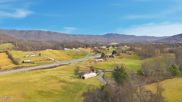 186 Kelly Coomer Road, Big Stone Gap, VA 24219