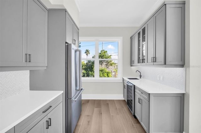 187 145TH AVENUE E 4, St Petersburg, FL 33708