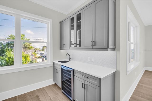 187 145TH AVENUE E 4, St Petersburg, FL 33708