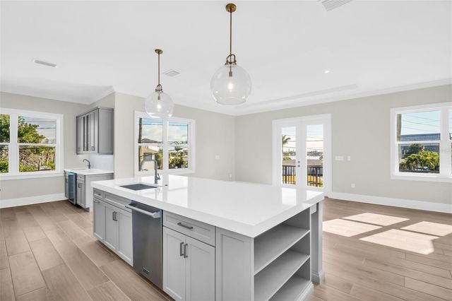 187 145TH AVENUE E 4, St Petersburg, FL 33708