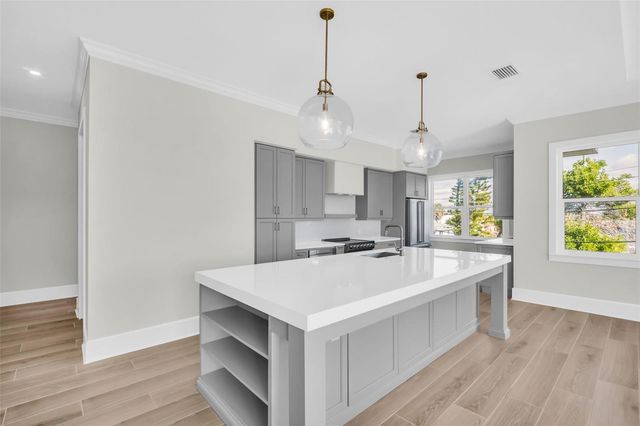 187 145TH AVENUE E 4, St Petersburg, FL 33708