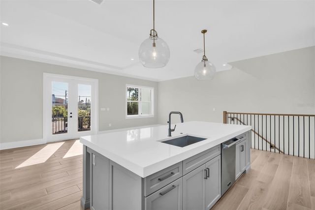 187 145TH AVENUE E 4, St Petersburg, FL 33708