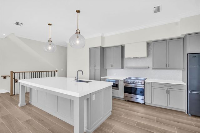 187 145TH AVENUE E 4, St Petersburg, FL 33708