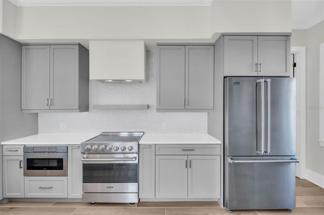 187 145TH AVENUE E 4, St Petersburg, FL 33708