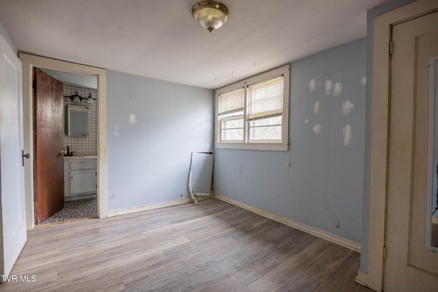 7958 Blue Springs Parkway, Mosheim, TN 37818