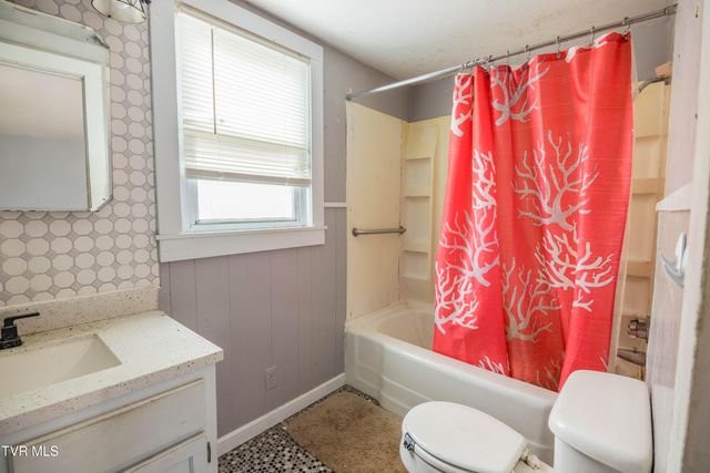 7958 Blue Springs Parkway, Mosheim, TN 37818