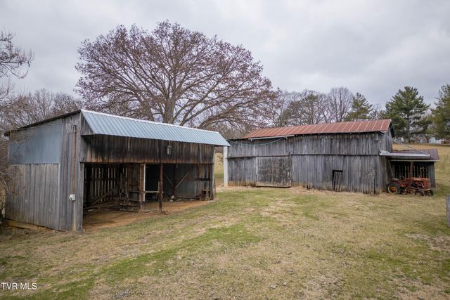 7958 Blue Springs Parkway, Mosheim, TN 37818