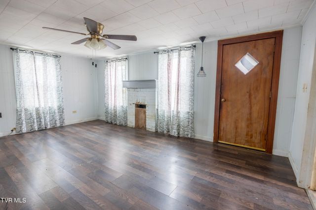 7958 Blue Springs Parkway, Mosheim, TN 37818