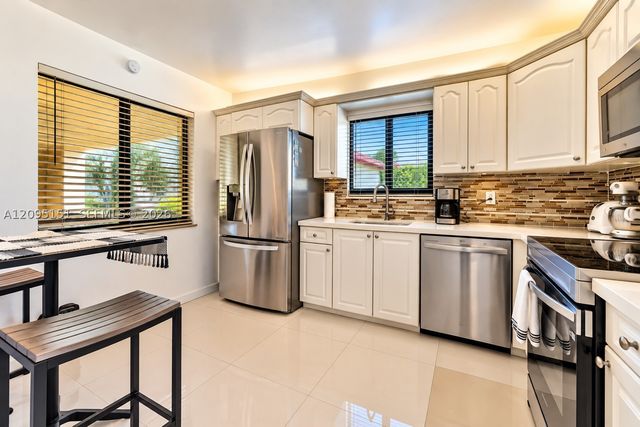 16273 Laurel Dr 7, Weston, FL 33326