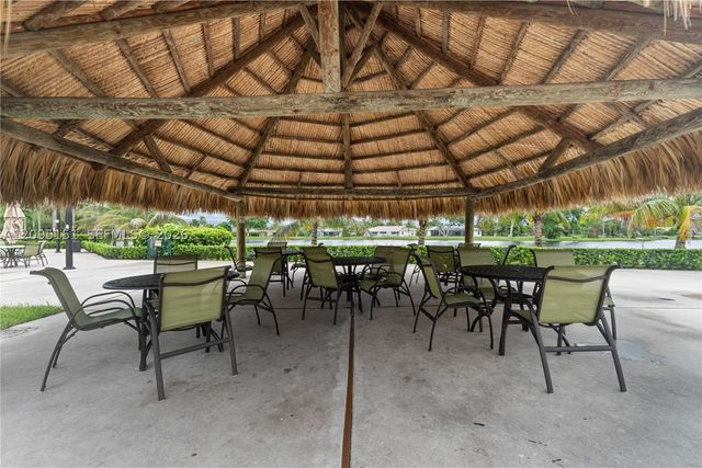 16273 Laurel Dr 7, Weston, FL 33326