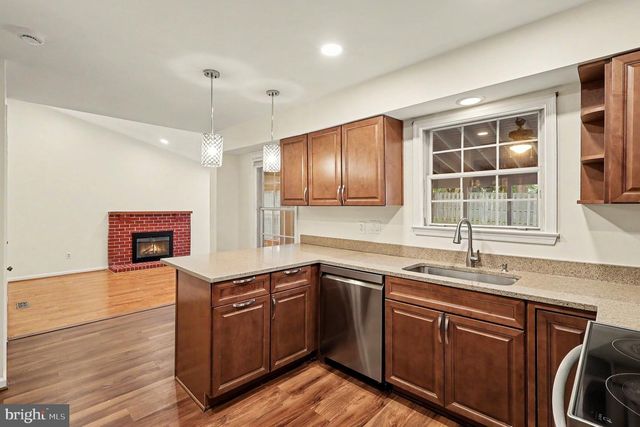 7536 CINNABAR TER, Gaithersburg, MD 20879