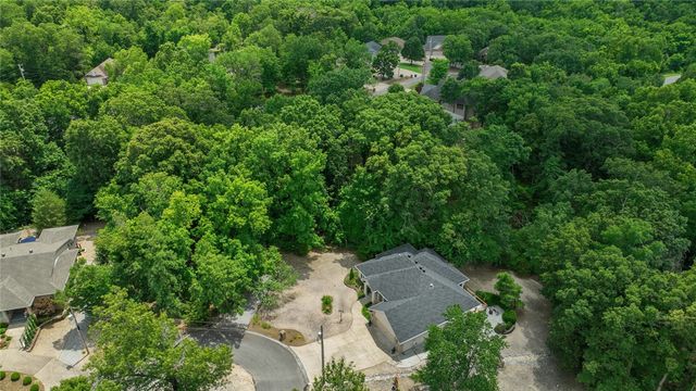 9 Barrhead Lane, Bella Vista, AR 72715