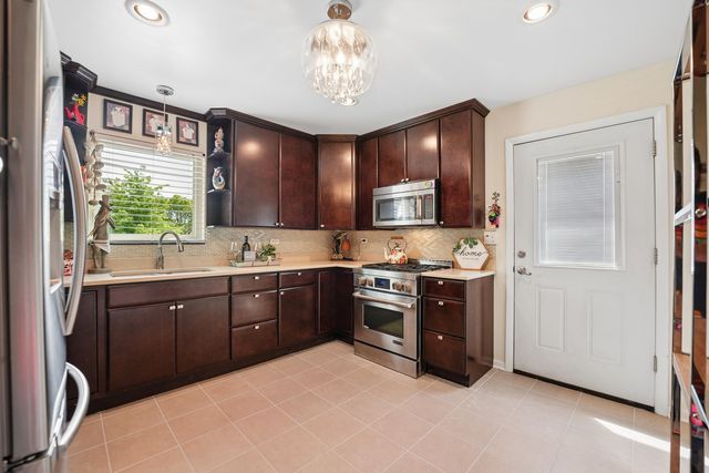 3546 Wenonah Avenue, Berwyn, IL 60402