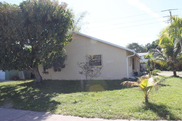 3240 SW 4th Street, Deerfield Beach, FL 33442