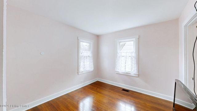 605 Fountain Ave, Lyndon, KY 40222
