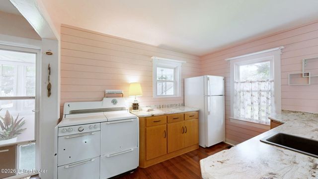 605 Fountain Ave, Lyndon, KY 40222