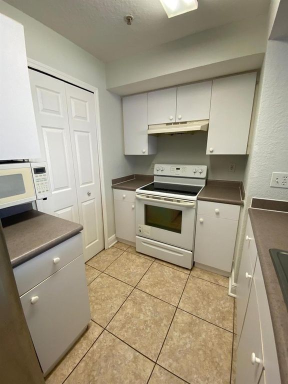 Image 12 of property listing at Address unavailable.