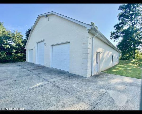 323 Harmon Rd, New Tazewell, TN 37825