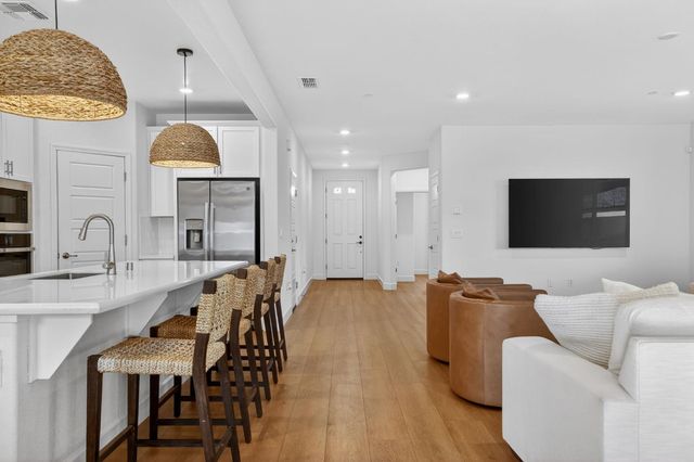 5936 Rosalee St, Sacramento, CA 95835