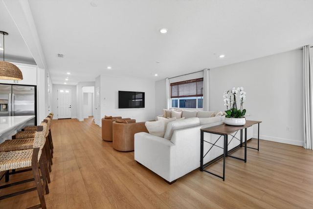 5936 Rosalee St, Sacramento, CA 95835