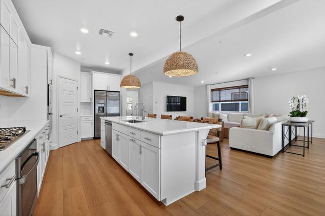 5936 Rosalee St, Sacramento, CA 95835