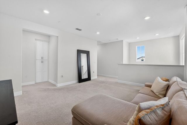 5936 Rosalee St, Sacramento, CA 95835