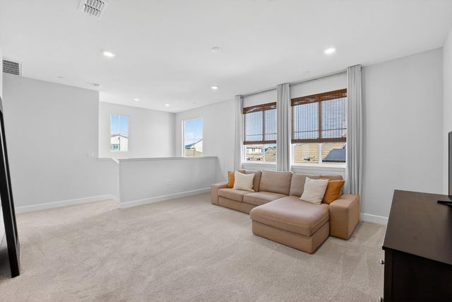 5936 Rosalee St, Sacramento, CA 95835