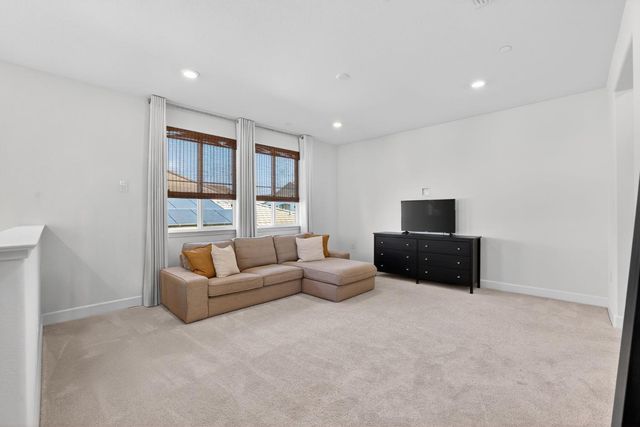 5936 Rosalee St, Sacramento, CA 95835