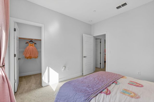 5936 Rosalee St, Sacramento, CA 95835