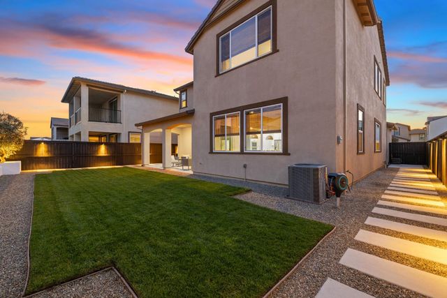 5936 Rosalee St, Sacramento, CA 95835