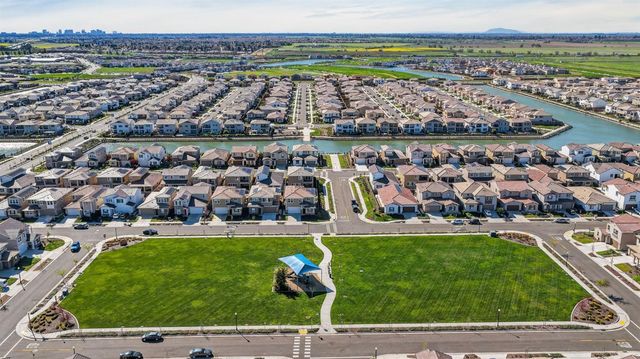 5936 Rosalee St, Sacramento, CA 95835