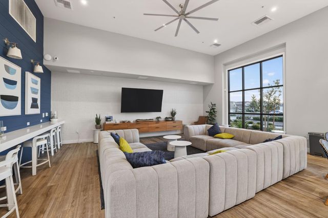 5936 Rosalee St, Sacramento, CA 95835