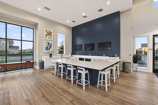 5936 Rosalee St, Sacramento, CA 95835