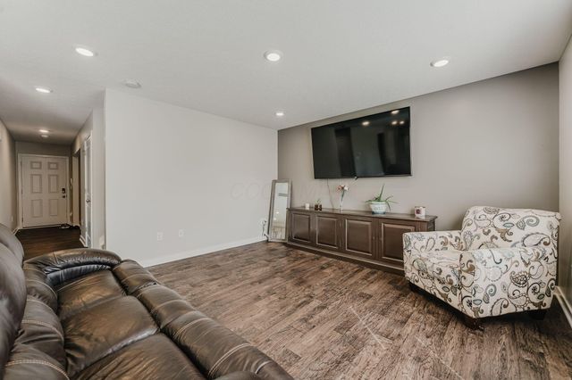 2134 Pentress Drive, Grove City, OH 43123