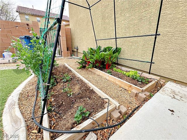 10820 Mystic Shore Avenue, Las Vegas, NV 89166