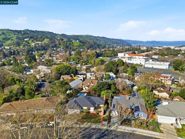 1021 1021 Ulfinian Way, Martinez, CA 94553