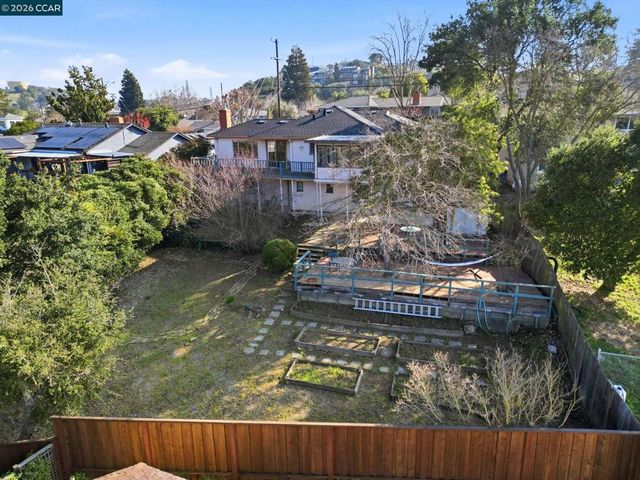 1021 1021 Ulfinian Way, Martinez, CA 94553