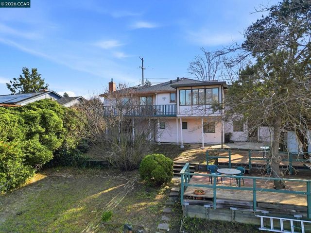 1021 1021 Ulfinian Way, Martinez, CA 94553