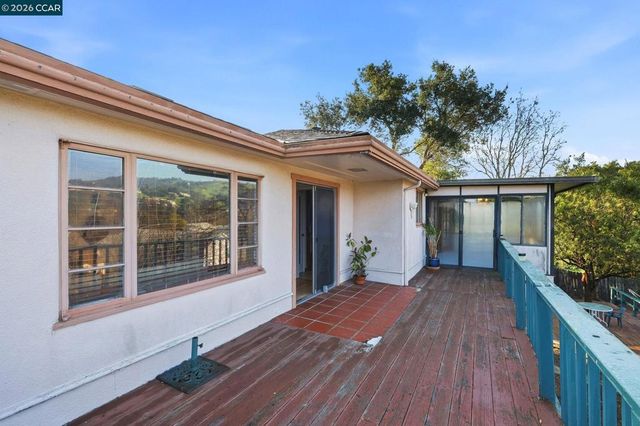 1021 1021 Ulfinian Way, Martinez, CA 94553