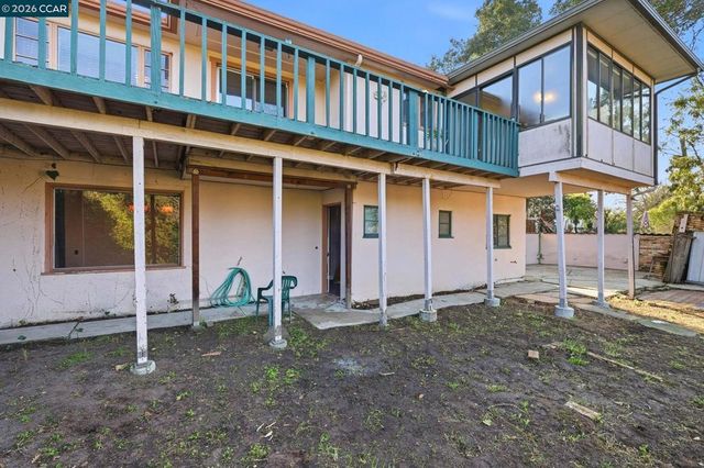 1021 1021 Ulfinian Way, Martinez, CA 94553